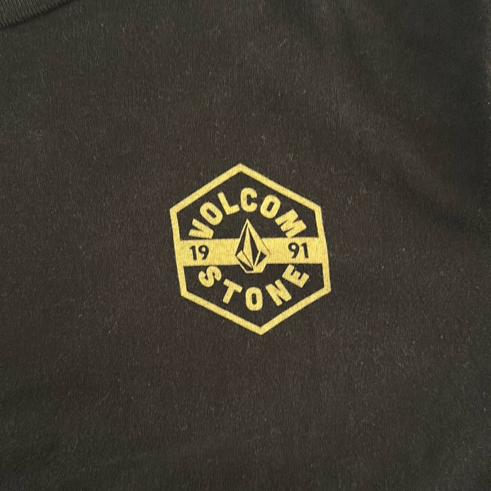 Volcom shirt - Picture 2 of 3